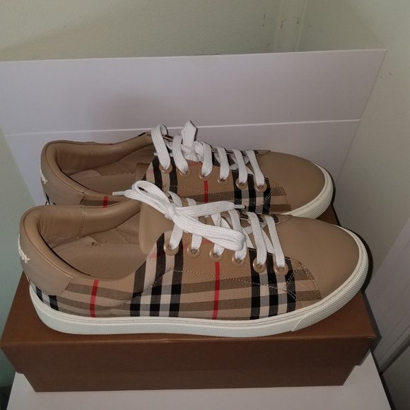 (SOLD) $429 BURBERRY Women's Albridge Vintage Ch Sneakers - Picture 7 of 16